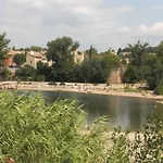 בית נופש In With Swimming Pool