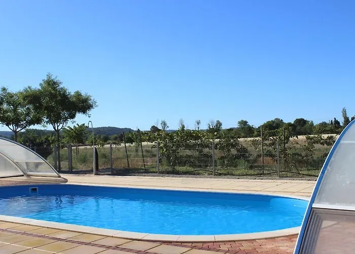 Hébergement de vacances In Aspiran With Swimming Pool